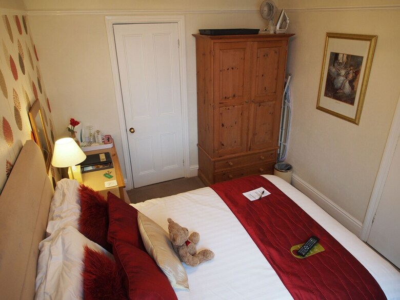 Hostal Montfort Cottage Guest House