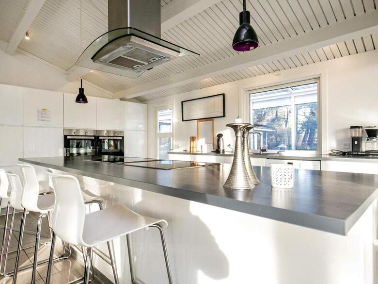 Six-bedroom Holiday Home In Humble