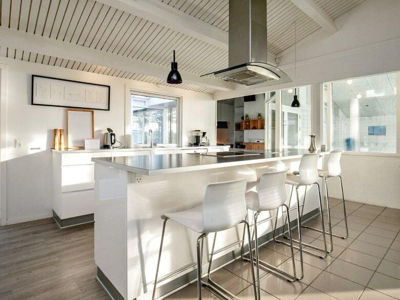 Six-bedroom Holiday Home In Humble