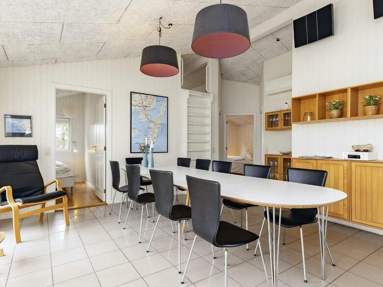 Six-bedroom Holiday Home In Humble