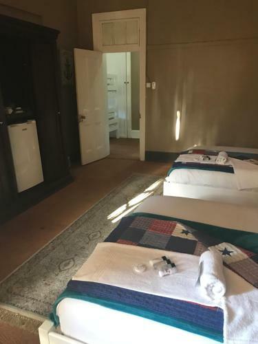 Hostal Charmoy Estate
