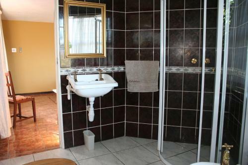 Hostal Columbus Guest House
