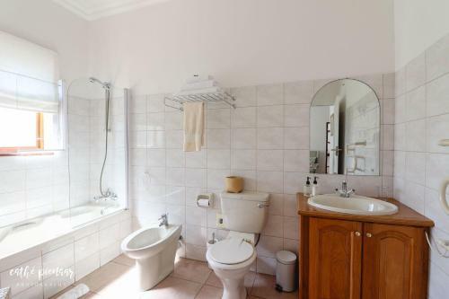 Hostal A Tuscan Villa Guest House