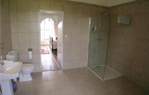 Six-bedroom Holiday Home In Cherval