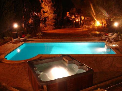 Spacious Holiday Home In Escales With Private Swimming Pool