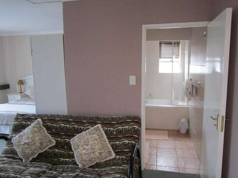 Hostal Two Owls Guest House