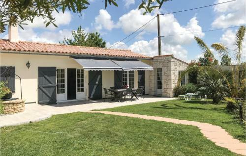 Three-bedroom Holiday Home In St. Michel En L'herm