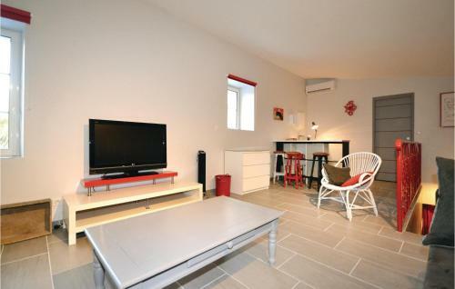 Four-bedroom Holiday Home In Sauzet