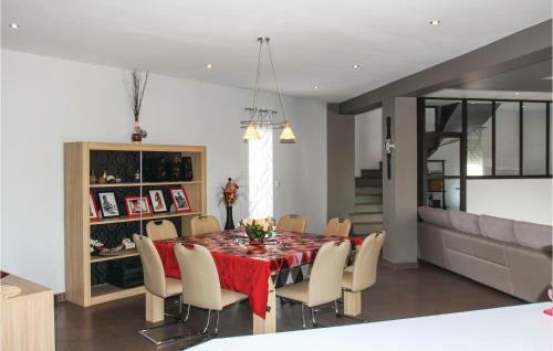 Five-bedroom Holiday Home In Sorgues