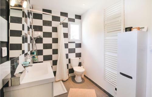 Three-bedroom Holiday Home In Tourves