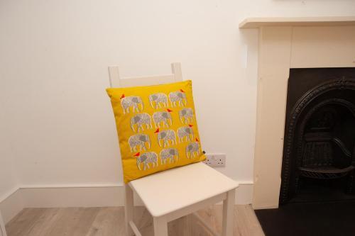 Bright 1 Bedroom Apartment With Views In Bath
