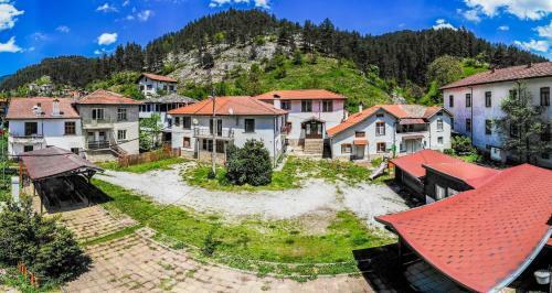 Petleto Houses