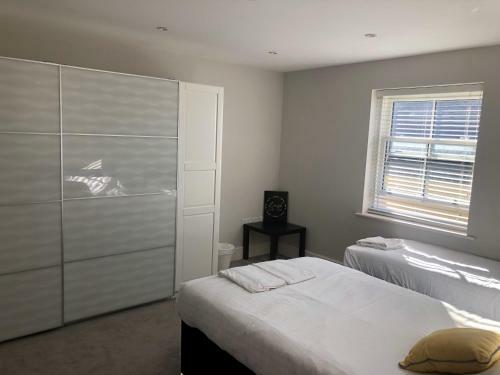 Brentwood Two Bedroom Apartments By Ir