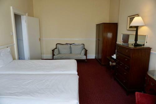 Albany Hotel