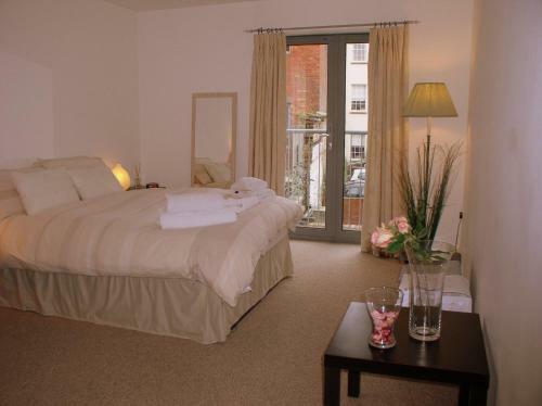 Pembroke Court Apartment