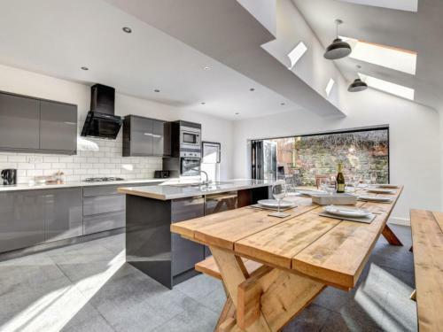 Holiday Home Ty Pontcanna