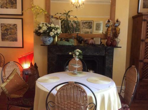 Hostal Cheltenham Lawn And Pittvile Gallery