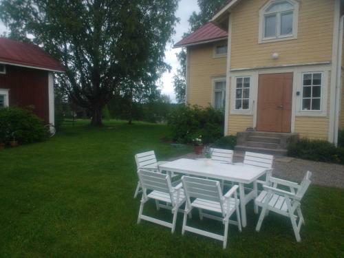 Lodge Hyv�l�n Talo
