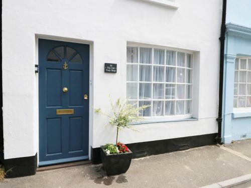 The Old Tuck Shop, Deal