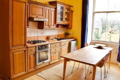 Character Apartment In The Heart Of Morningside