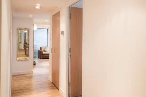 2 Bedroom Apartment In Pleasance Accommodates 4