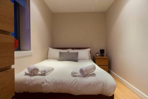 1 Bedroom West End Apartment Sleeps 4