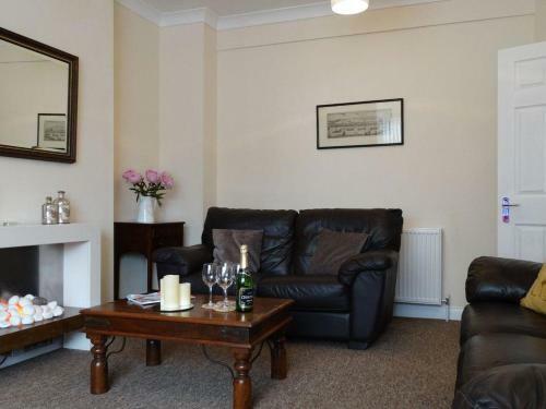 2 Carlton Mews