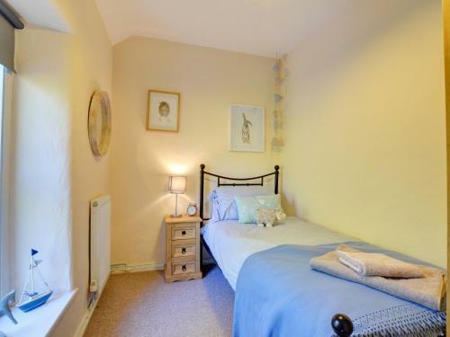 Restful Holiday Home In Glandwr Near River