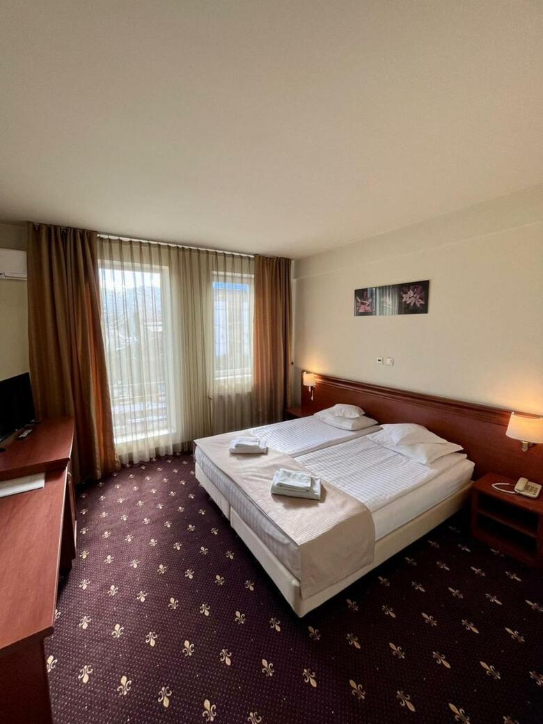 Seven Hotel