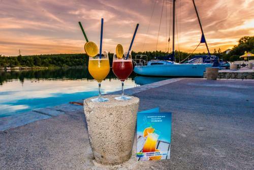 Apartments Tisno