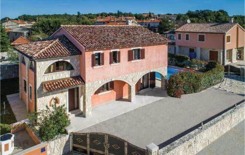 Four-bedroom Holiday Home In Orihi