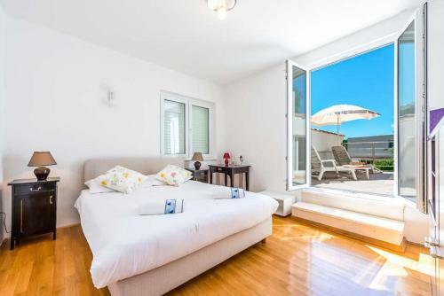 Mihatovici Villa Sleeps 8 Pool Air Con Wifi