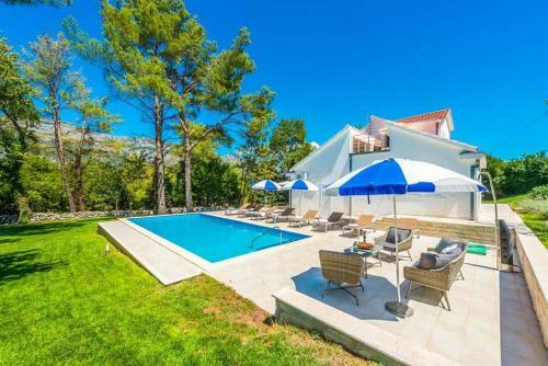 Mihatovici Villa Sleeps 8 Pool Air Con Wifi