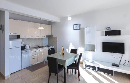 One-bedroom Apartment Klek With Sea View 04