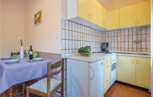 Two-bedroom Apartment In Fazana