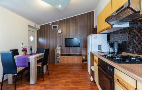 Two-bedroom Apartment In Fondole