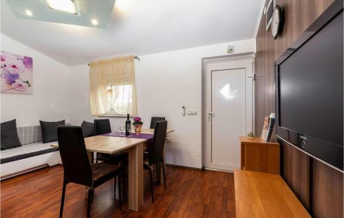 Two-bedroom Apartment In Fondole