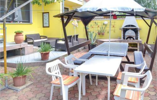 Two-bedroom Apartment In Balatonboglar
