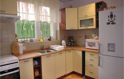 Two-bedroom Holiday Home In Balatonboglar
