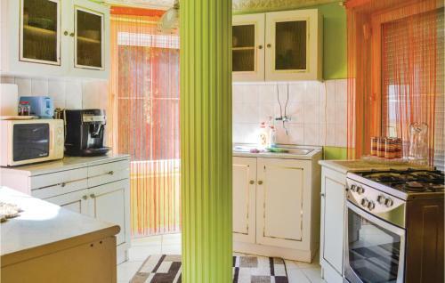 Five-bedroom Holiday Home In Balatonfoldvar