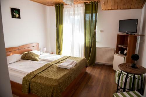 Hostal Vila Cascada