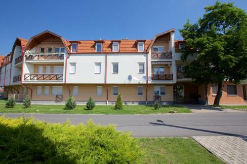 Zoli Apartmanok-peti K�lcsey 34-36