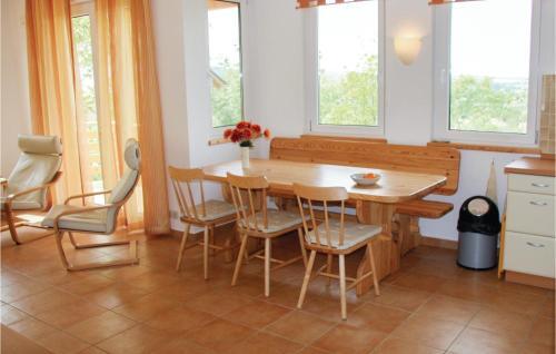 Three-bedroom Holiday Home In Szolad