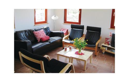 Three-bedroom Holiday Home In Szolad
