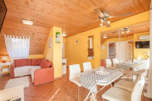 Apartments In Szantod/balaton 26368