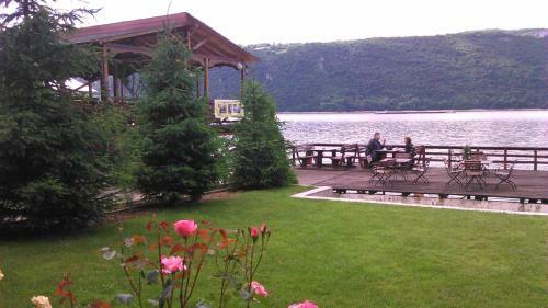Hostal Pension La Ponton