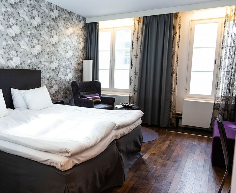 First Hotel Ja