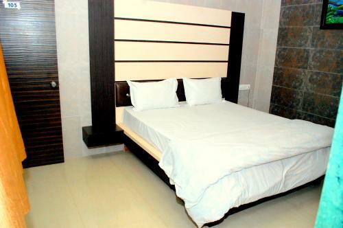 Hotel Sky Stays Heaven