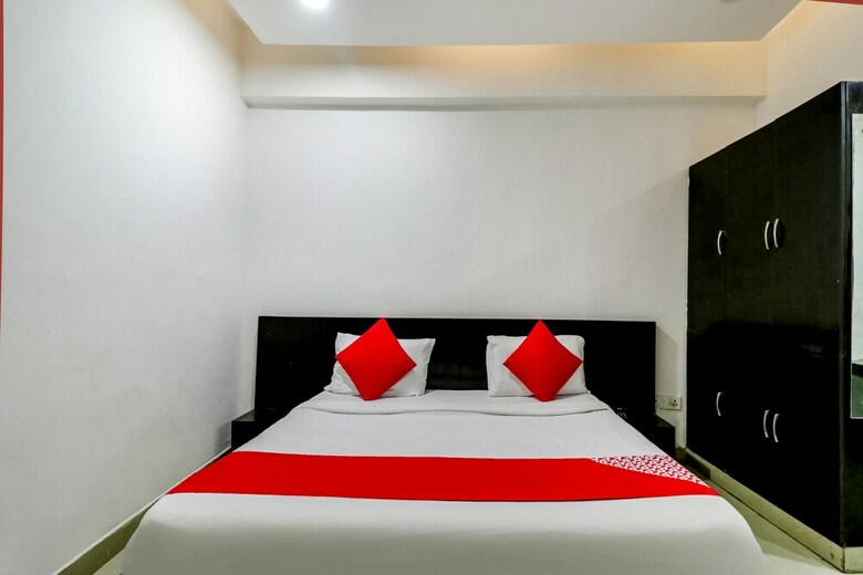 Hotel Oyo 12230 Rockwood Inn