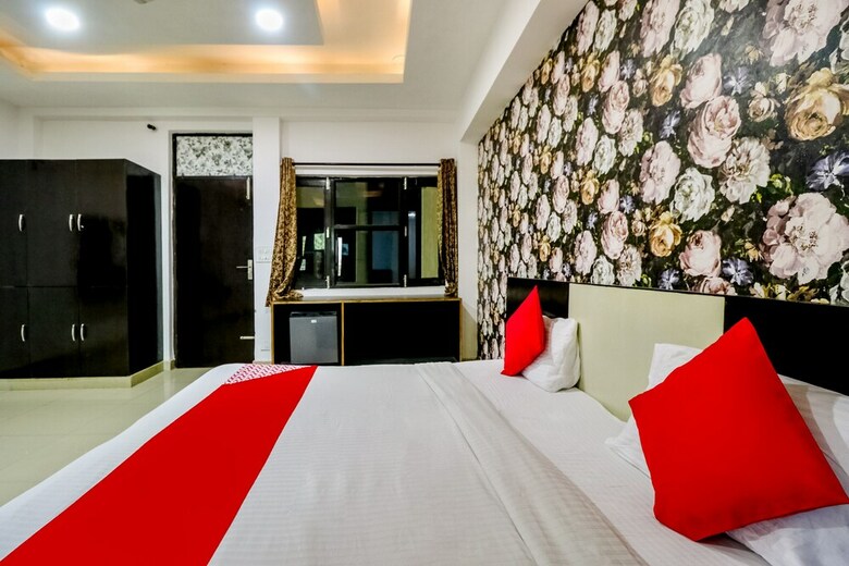 Hotel Oyo 12230 Rockwood Inn